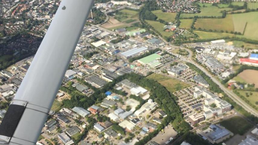 Blick aus dem Flugzeug auf Elmshorn