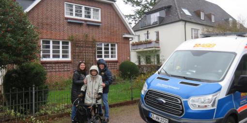 Vor dem Zuhause in Blankenese